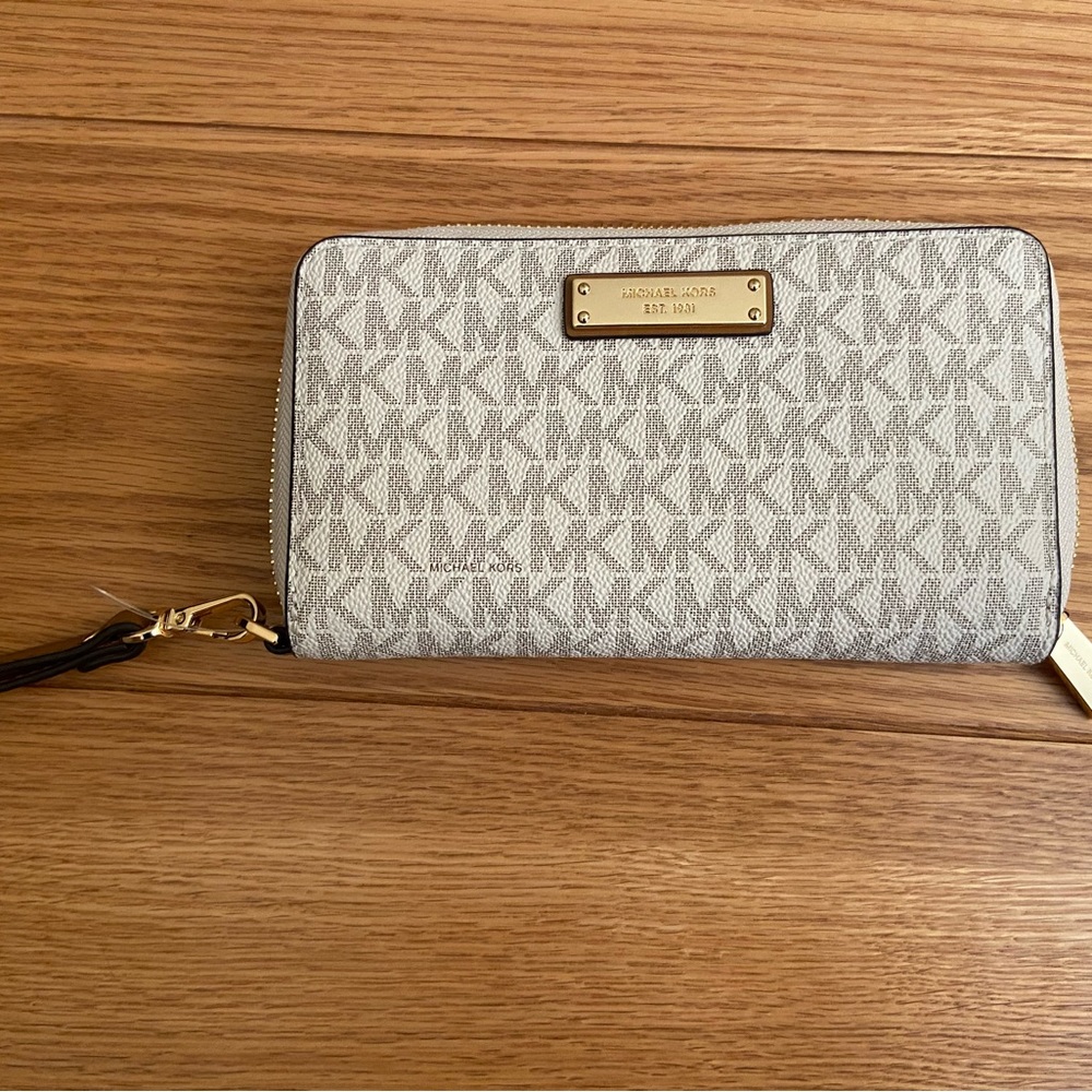 Michael Kors brand new wallet, with tags